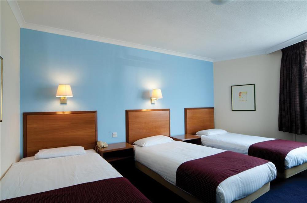 The Bell Hotel Epping Habitación foto