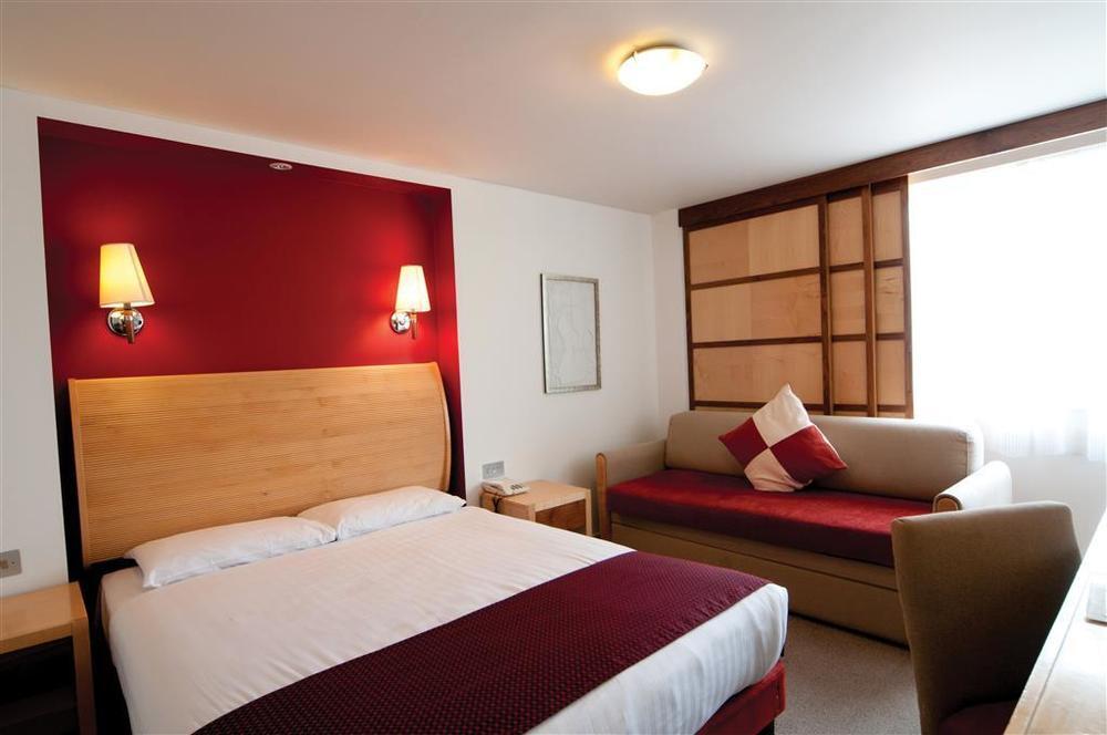 The Bell Hotel Epping Habitación foto