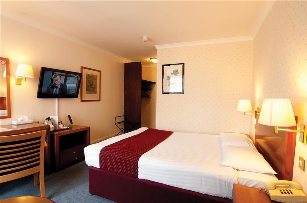 The Bell Hotel Epping Habitación foto