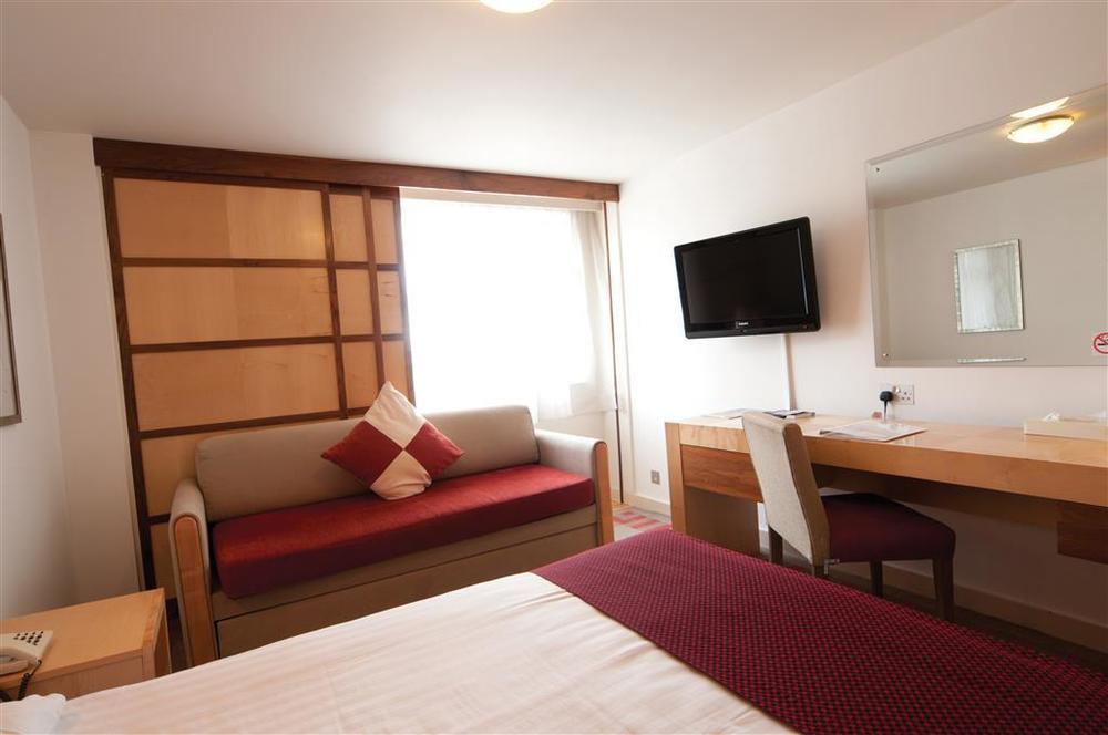 The Bell Hotel Epping Habitación foto